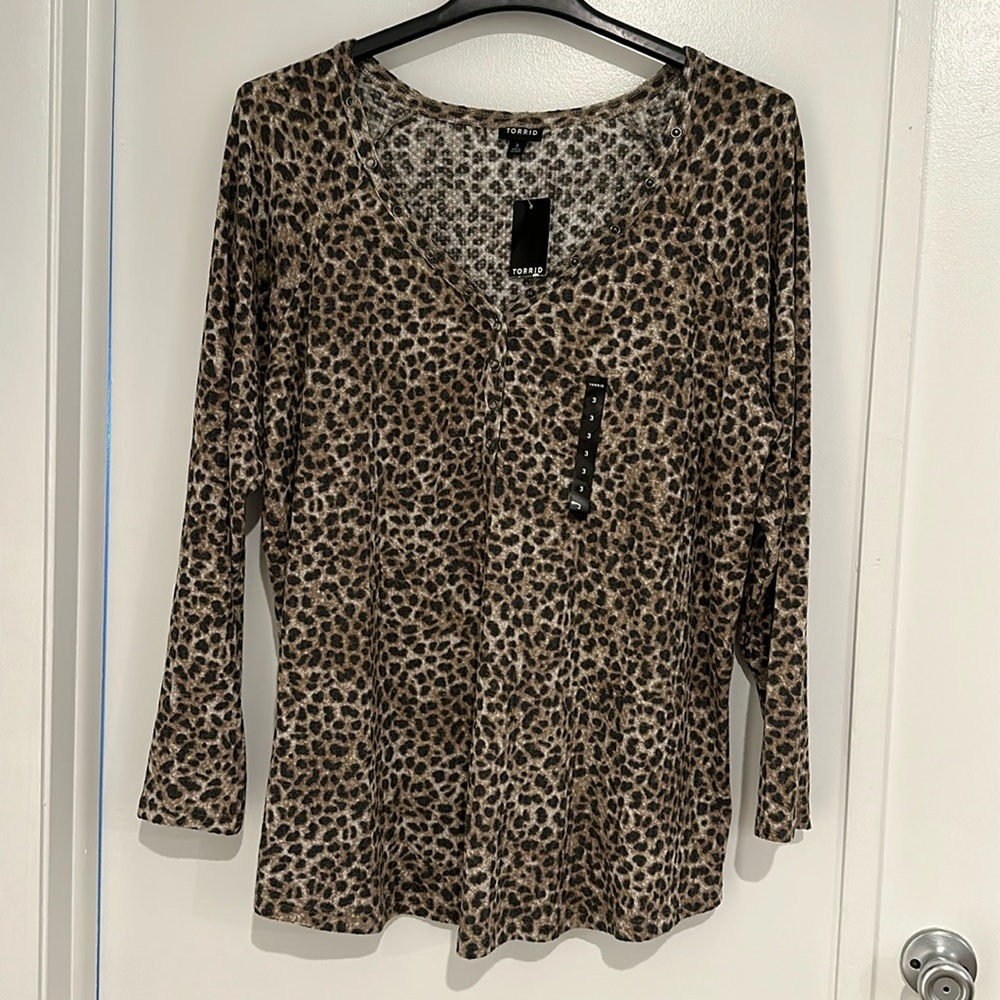 NWT Torrid 3 Plus (22/24) Women Plus Blouse, w/Leopard Prints